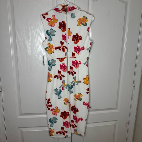 Alexia Admor Elouise Floral Sleeveless Press - Picture 3 of 6